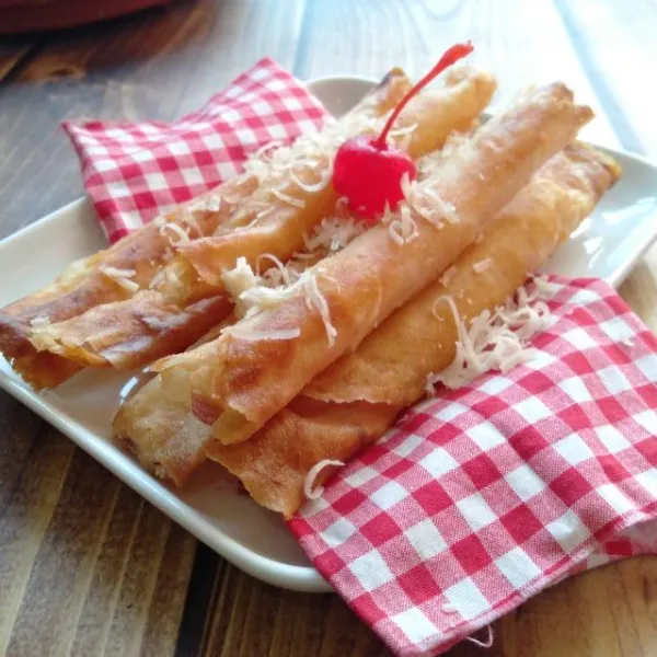 Sajikan dengan topping suka-suka.