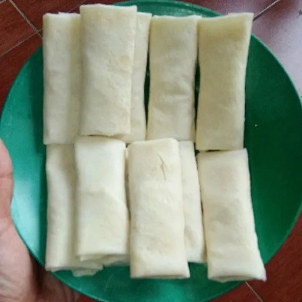 Setelah semua adonan habis. Lumpia ragut siap untuk digoreng.