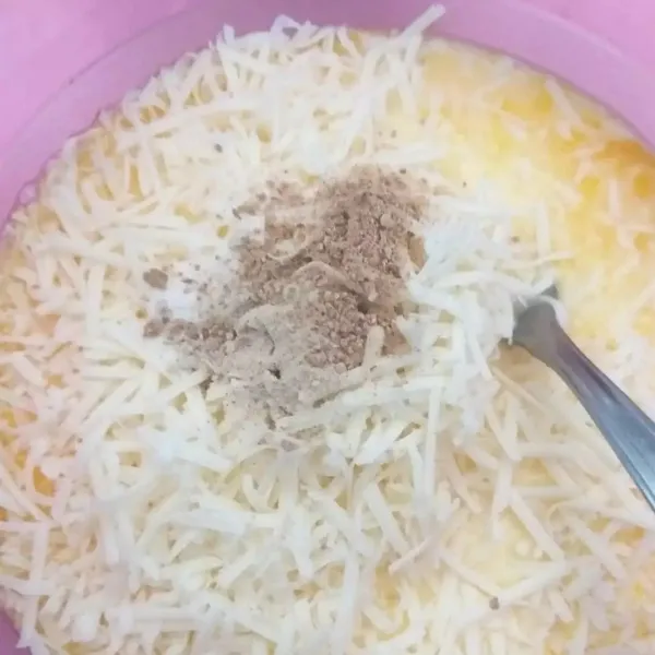 Bahan isi : kocok lepas telur lalu dicampur semua bahan jd satu.