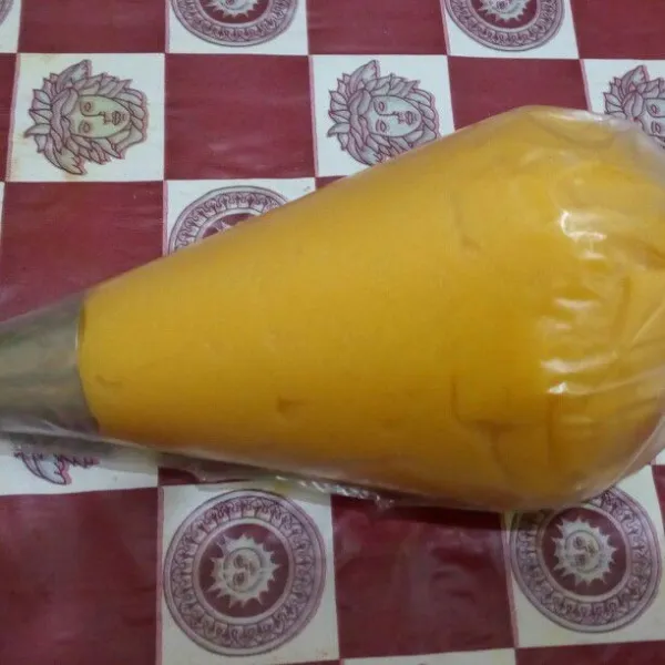 Masukan ke dalam piping bag.
