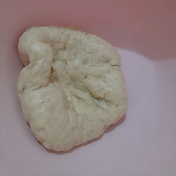 Uleni hingga tercampur rata, lalu tambahkan butter. uleni lagi sampai kalis saja.