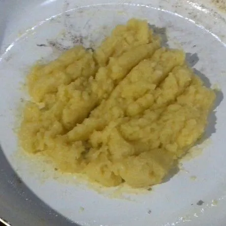 Aduk hingga kalis/ tidak lengket di wajan. Matikan api, dinginkan. Pindahkan ke bowl mixer.
