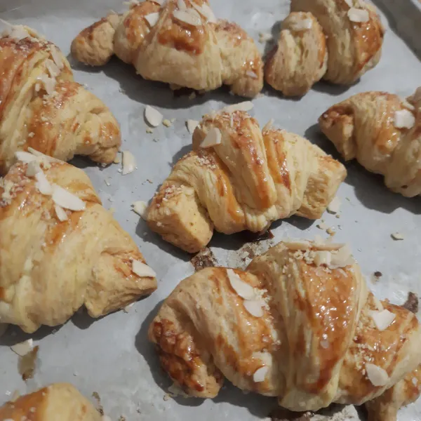 Panggang d oven dengan menggunakan otang, saya memakai api sedang d rak bawah katup atas tertutup. selama 15menit. lalu dilanjut api kecil 15 menit.