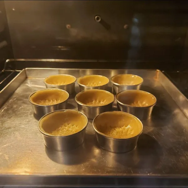 Panggang suhu 180°C selama 20menit atau sampai kulit agak matang. Angkat dan dinginkan.