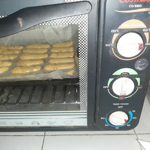 Panggang dengan suhu 190 derajat selama 25 menit. jangan lupa sebelumnya ovennya dipanaskan dulu minimal 5 menit.