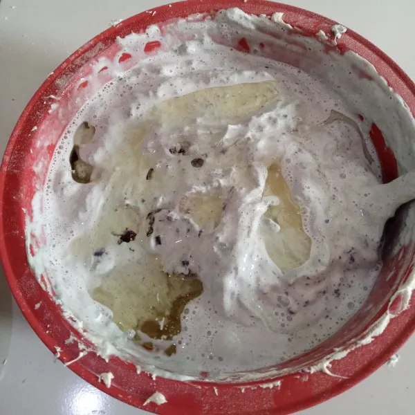 Masukkan butter, aduk balik