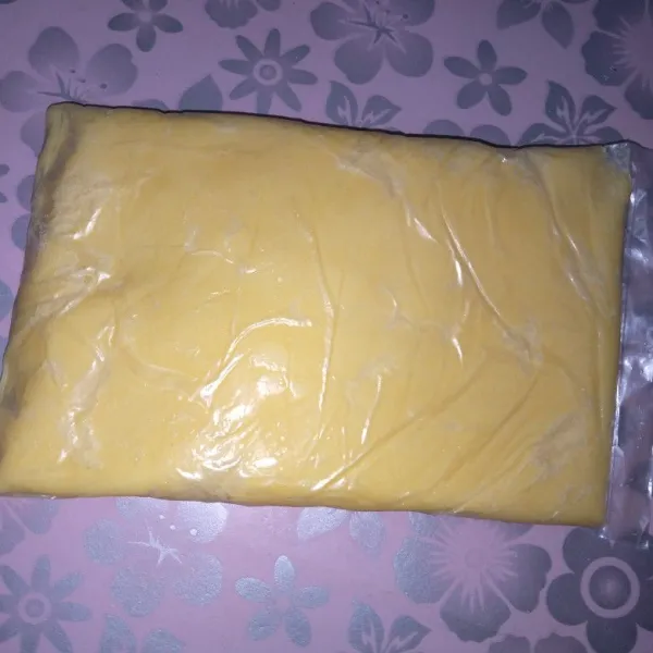 Masukkan korsvet kedalam wrap dinginkan kedalam lemari es selama 10 menit (jika jenis korsvet lembek). jika tidak lembek tidak perlu masuk lemari es.