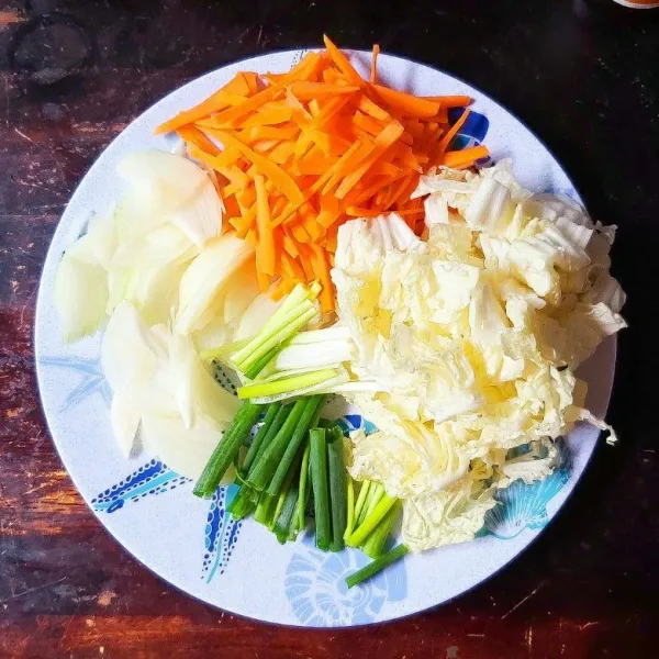 Persiapkan bahan sayuran