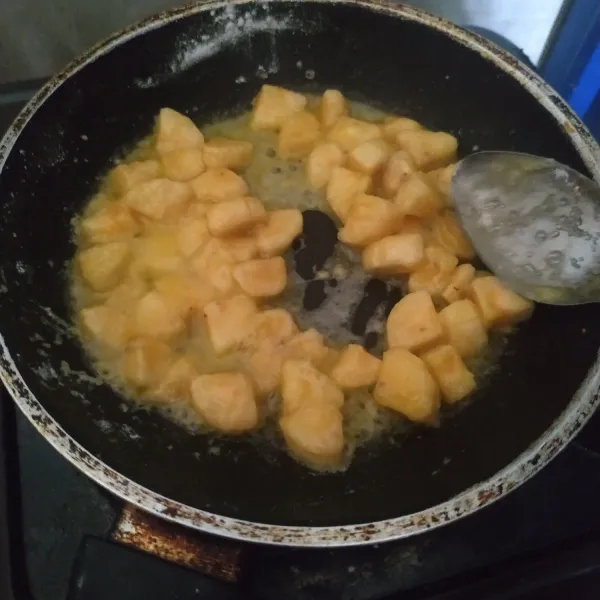 Campur semua bahan filling. Masak sampai mengental. Sisihkan.