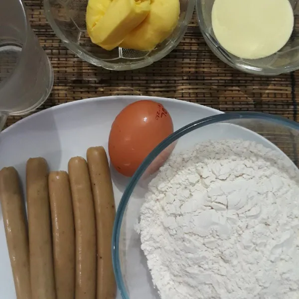 Siapkan bahan Sosis Puff Pastry.