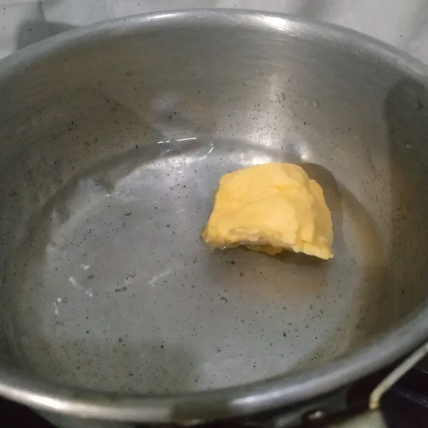 Rebus 250 ml air dengan mentega.