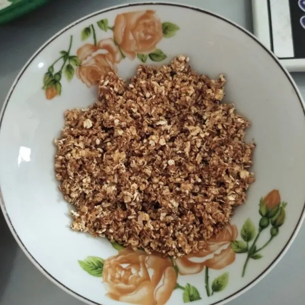 Jika oatmeal sudah berubah wrna seperti ini sisihkan.