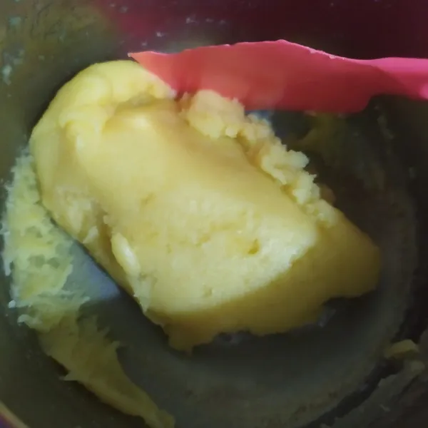 Biarkan adonan sampai hangat.