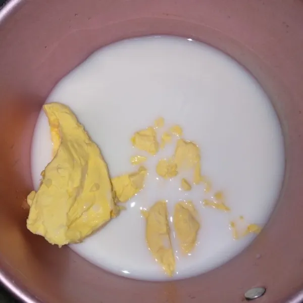 campur air margarin susu garam gula. masak hingga mendidih.