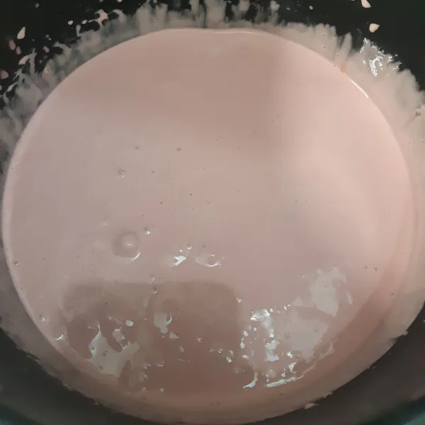 Mixer dengan kecepatan sedang sampai adonan naik 2x lipat dari semula.