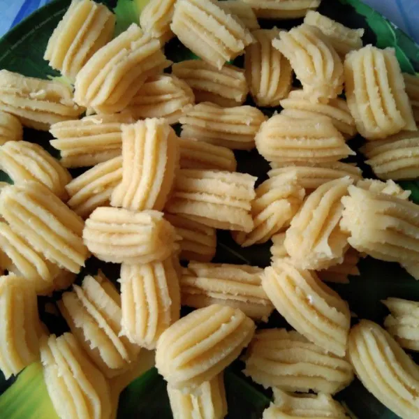 Cetak menggunakan spuit.