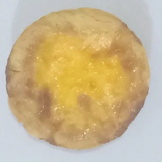Tuang adonan custard diatas adonan puff pastry yang sudah di cetakan dan panggang pada suhu 180°C selama 30 menit.