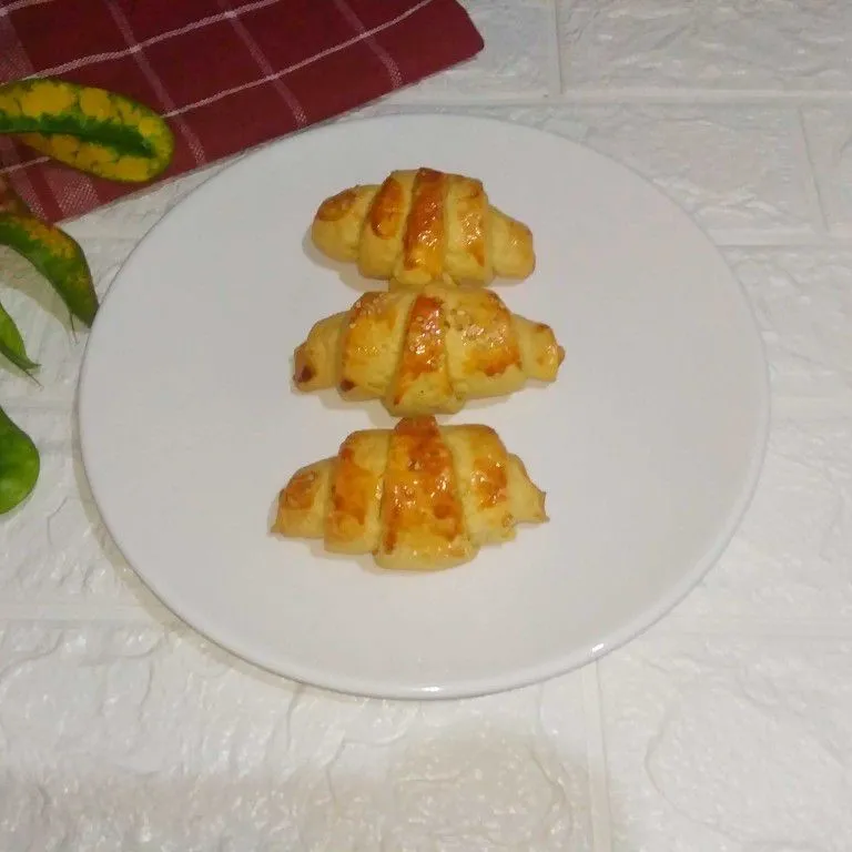 Croissant Pastry Isi Keju