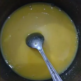 Blender buah mangga, skm, dancow dan air 50 ml. Larutkan maizena dengan 50 ml air.