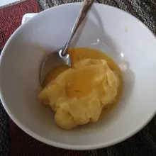 pindahkan adonan kedalam mangkok, masukkan telur kocok. aduk hingga tetcampur rata.