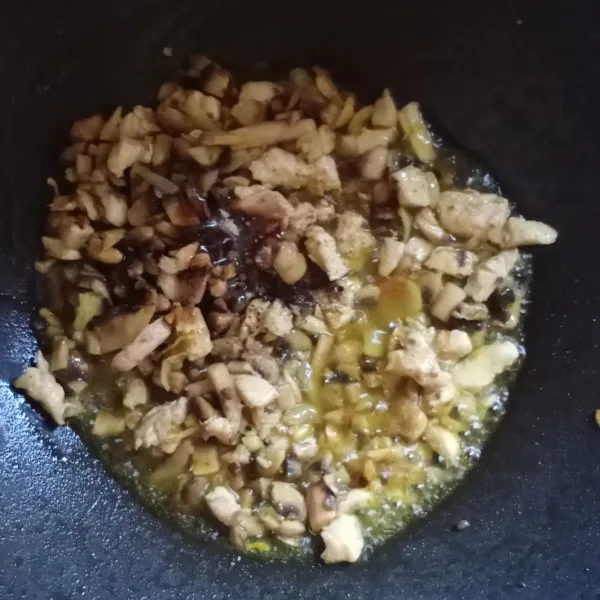 Masukkan semua bumbu, test rasa, sisihkan.