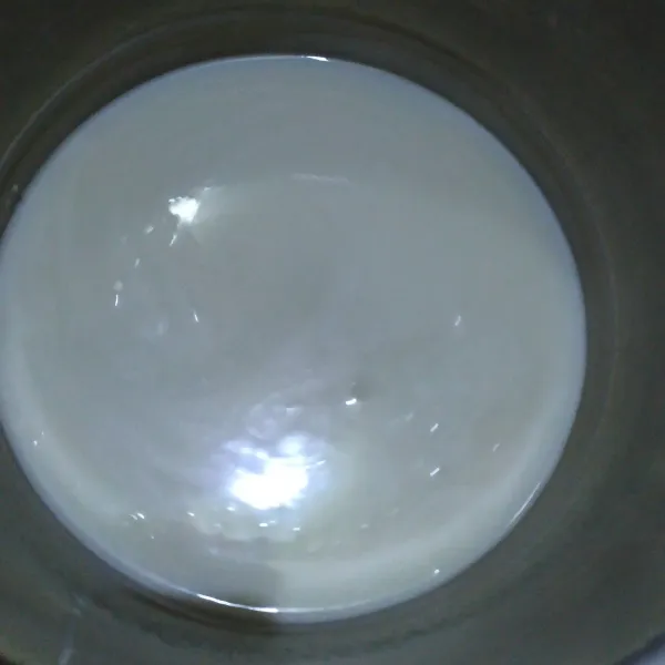 Masak semua bahan puding susu.