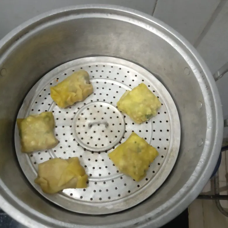 Step 7 Pangsit Ayam Kangkung Kukus