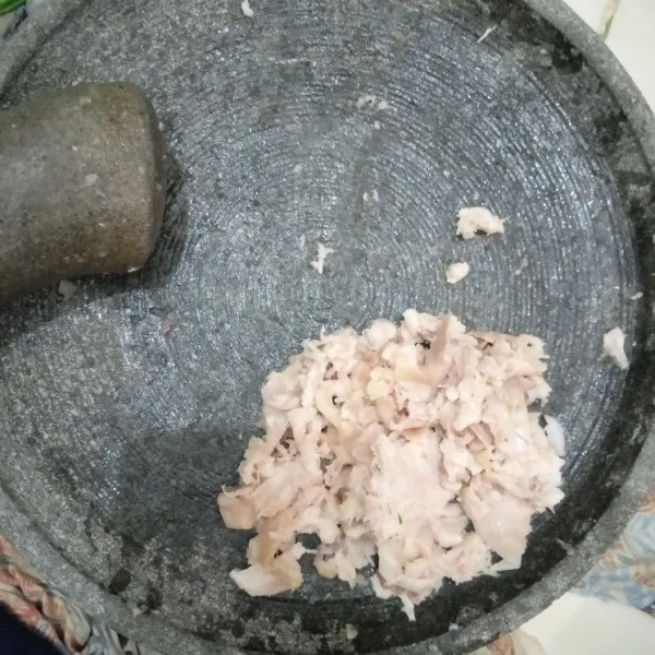 Ulek kasar daging ayam.
