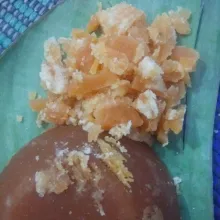 Iris gula merah agar nanti sewaktu di goreng gampang lumer.