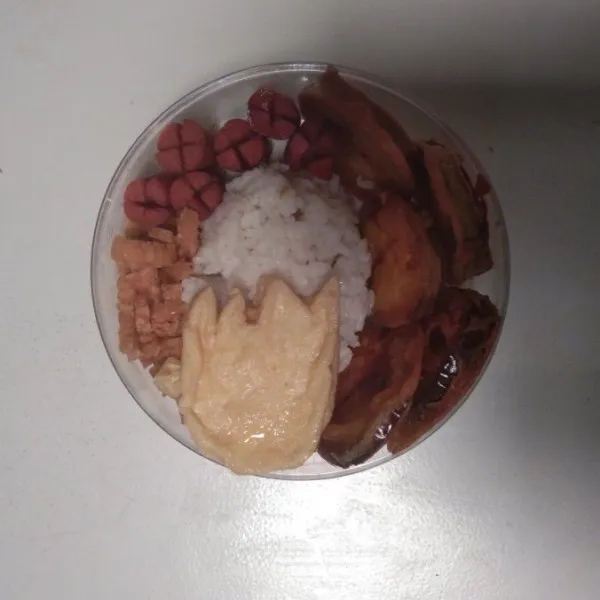 Tata semua bahan yang telah di masak tadi.