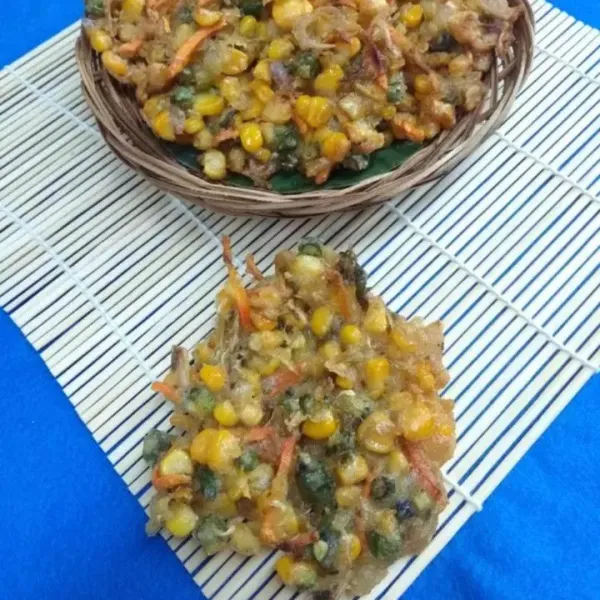 Selagi hangat enak dinikmati karena kriuk sekali apalagi ditambah dg ceplusan cabe tambah makin sedap.