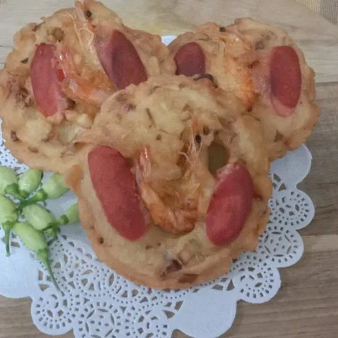 Sajikan selagi hangat dengan pelengkapnya.