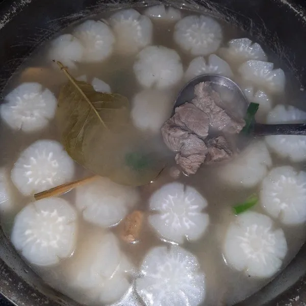 Masak sampai harum dan matang.