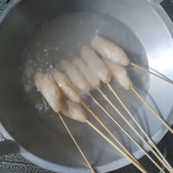 rebus adonan hingga matang, siapka  kocokan telur.