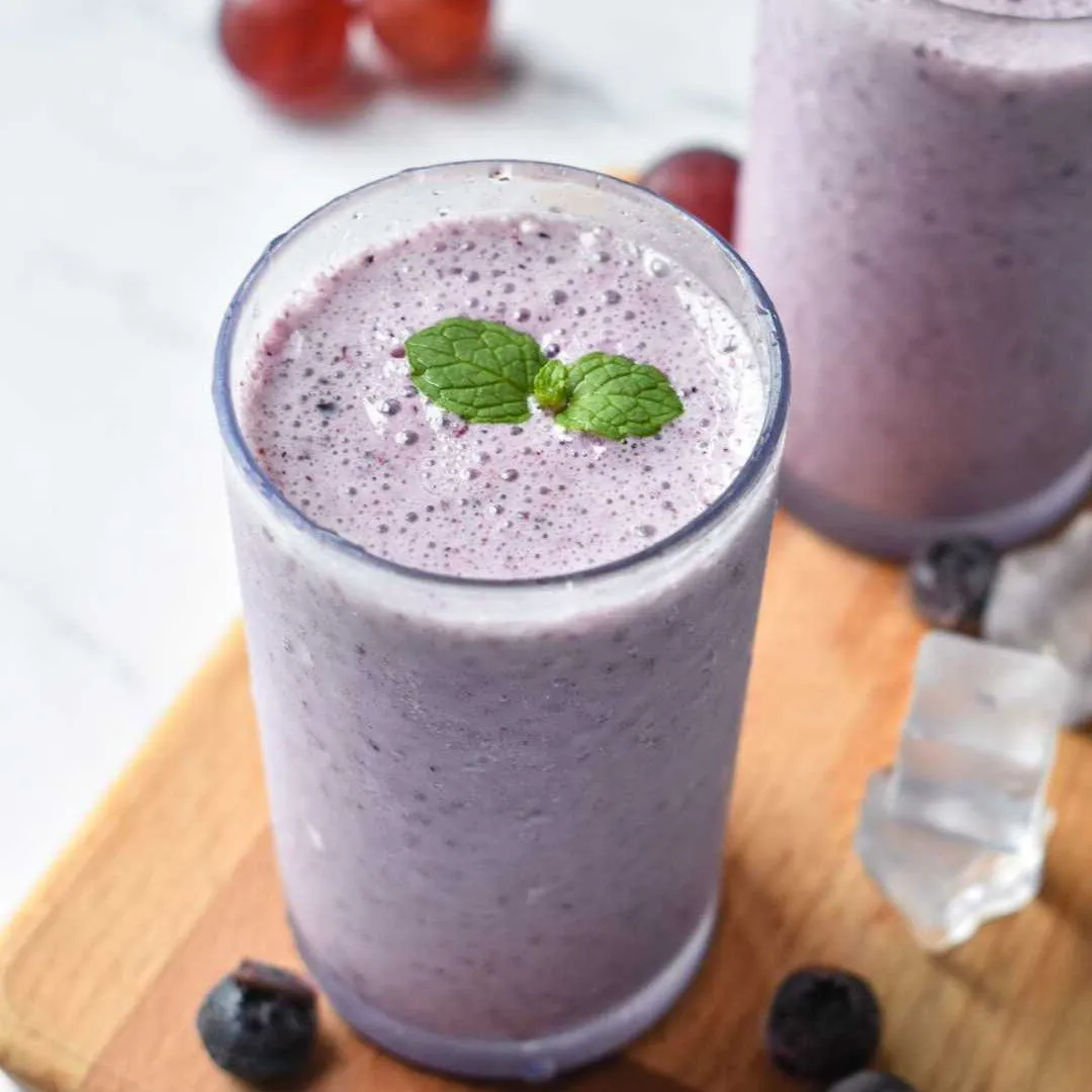 Grapes and Blueberries Smoothie