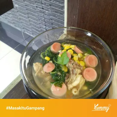 Proses memasak sup jagung manis untuk anak batita