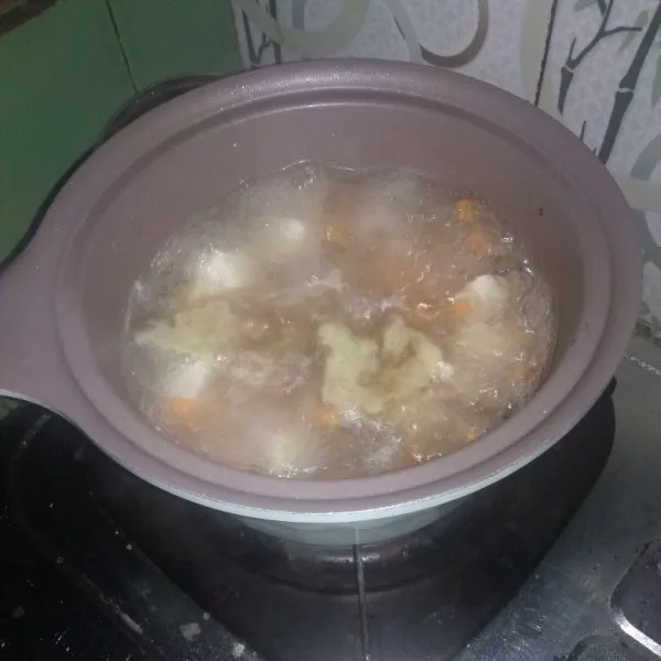 Masak sampai daging empuk dan matang.