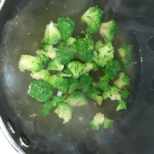 rebus dulu brokoli sebentar saja.