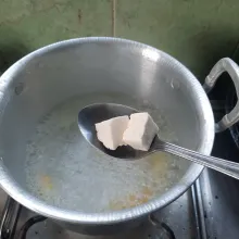 Masukan tahu saat sayur sudah setengah matang.