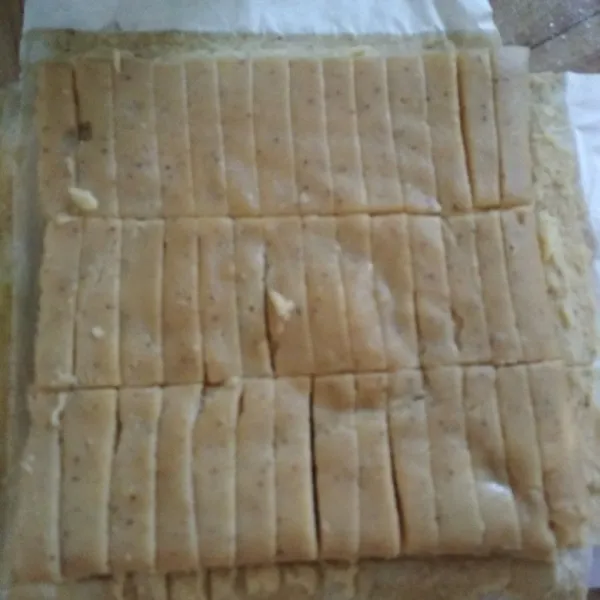 Potong potong nugget, ukuran sesuai selera.
