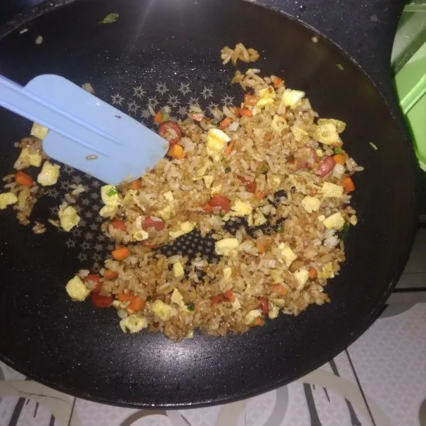 Masak sampai matang koreksi rasa , matikan api dan siap disajikan.