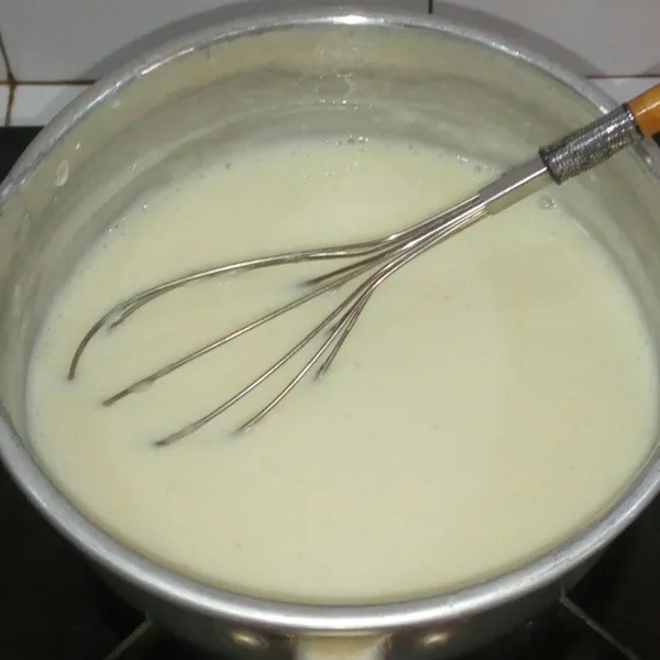 Masak sampai mendidih dan mengental, matikan kompor.