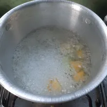 Rebus terpisah antara beras dan sayur agar kandungan pada sayur tetap terjaga karna masaknya tidak terlalu lama.
