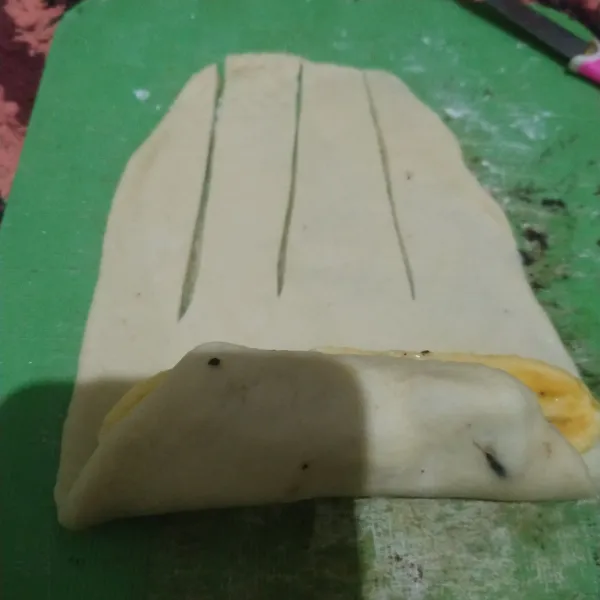 Kemudian gulung. Lakukan sampai selesai.