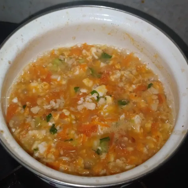 Masukkan gula, garam, kaldu bubuk & ladaku. Aduk kembali & masak sampai mendidih. Kemudian koreksi rasa & siap dihidangkan.