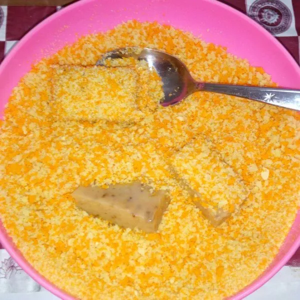 Balur dengan tepung panir.