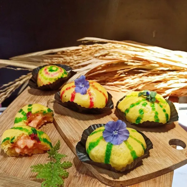 Keluarkan bakpao dari dandang, siap disajikan.