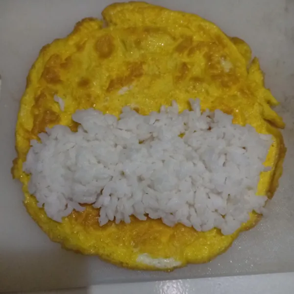 tata nasi di atas telur.