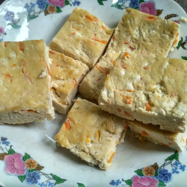 Setelah dingin potong-potong sesuai selera.