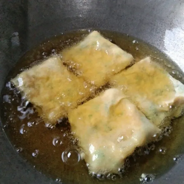 Goreng hingga matang kecokelatan.